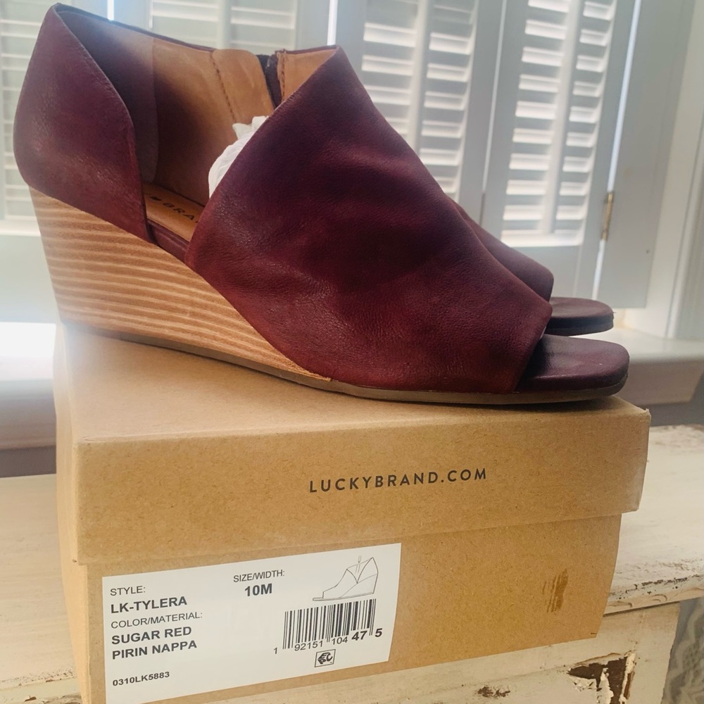 Lucky Brand Women's Burgundy Wedge Sandals